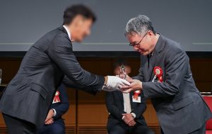 授賞式　街の屋根やさん明石・神戸店　新人賞